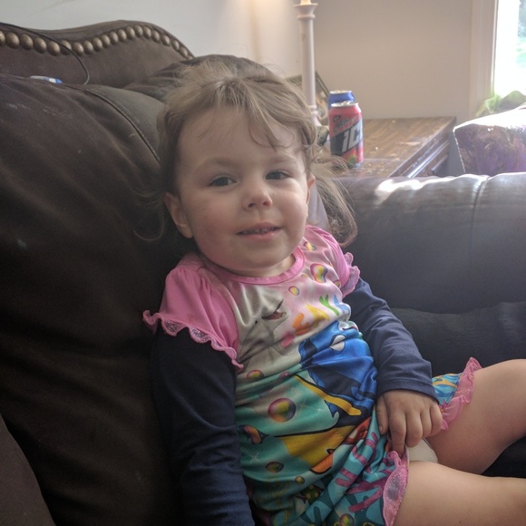 Meet your Posher, Jenn - Picture 2 of 7